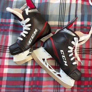 CCM Kids Hockey Skates - EUC - Size 11 - very gently used!
